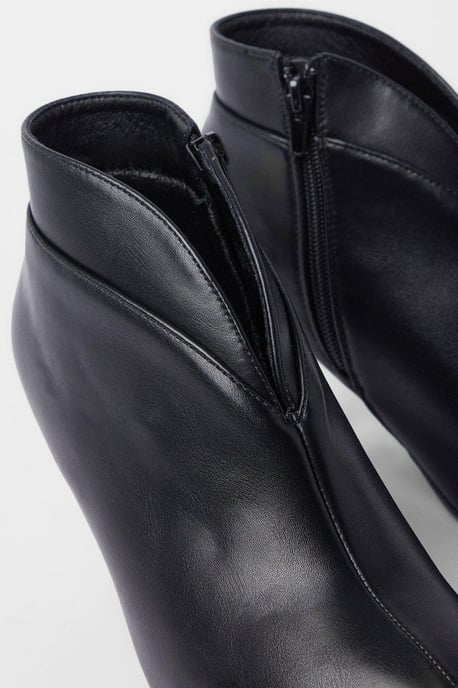 Wide Fit Ashleigh Pointed Shoe Boots