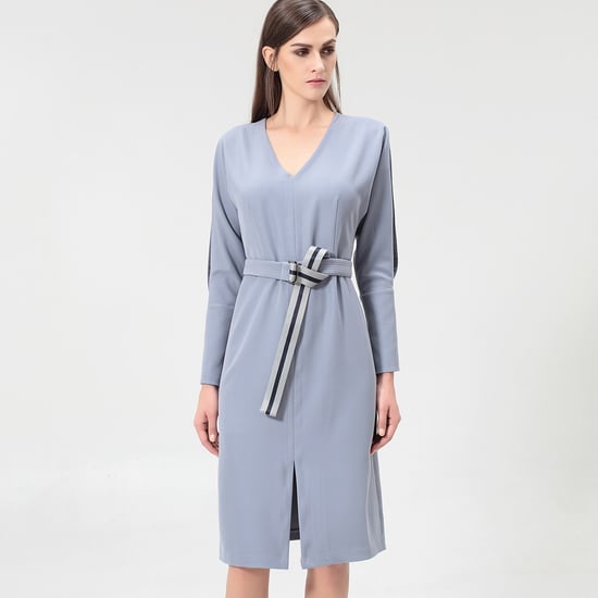 V-neck dress with bat sleeves