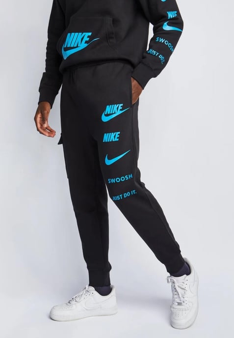 Nike Sportswear Standard Issue Hooded Tracksuit in Zwart - Image 5