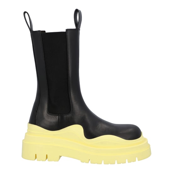 Bottega Veneta Women Tire Chelsea Boots in Black Lemonade Calfskin - Image 5