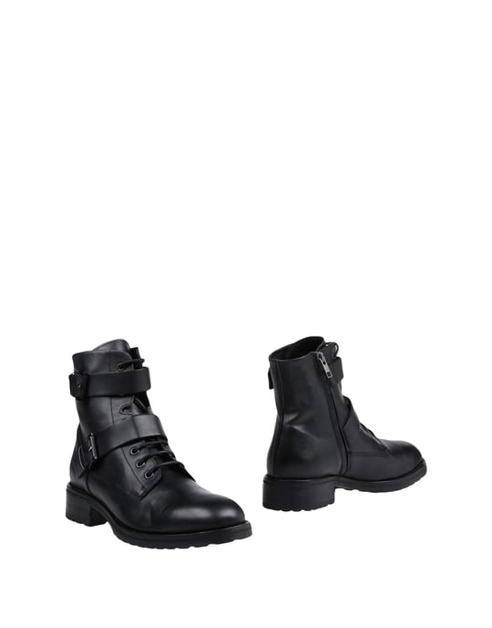 Lemare Black Leather Boots