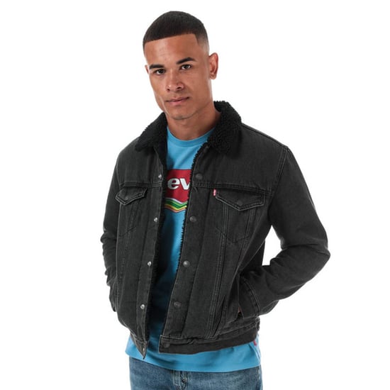 Men's Levis Embossed Logo Sherpa Trucker Jacket in Black - Image 4
