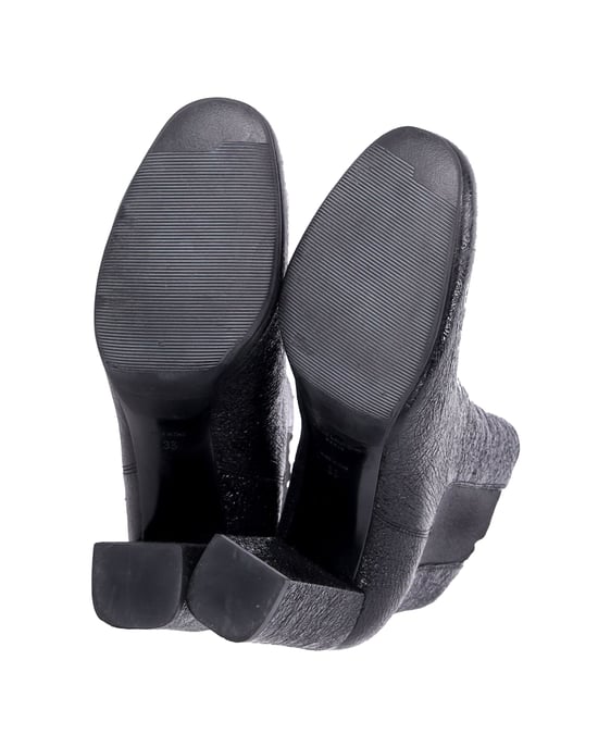 Saint Laurent High Heel Chelsea Boots in Black Leather - Image 5