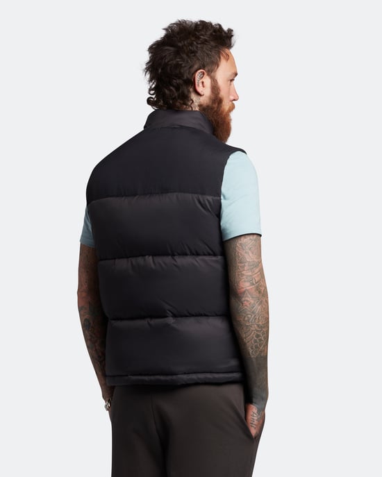 Lyle & Scott gewatteerde bodywarmer in zwart - Image 3