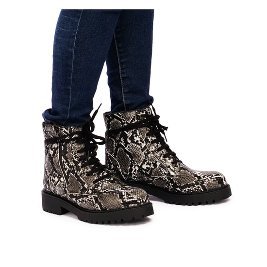 María Barceló Womens Leather Lace-Up Boots in Black