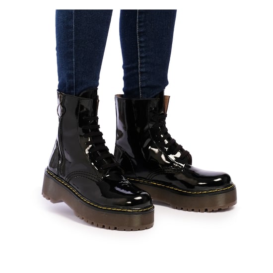 María Barceló Womens Leather Lace-Up Boots in Black