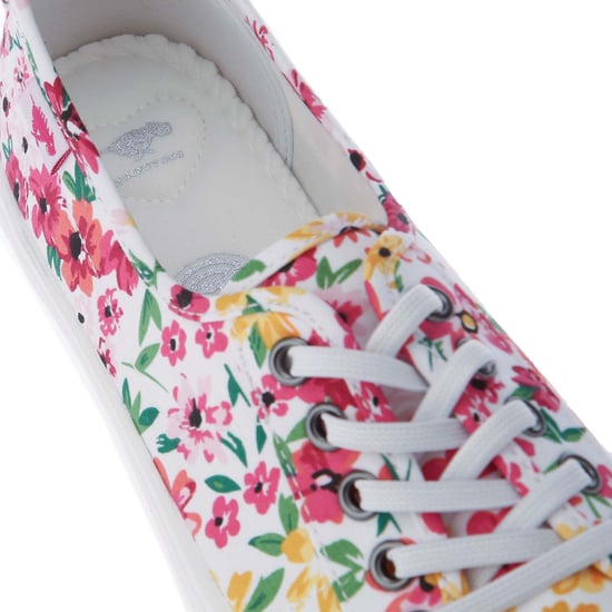 Women's Rocket Dog Chow Chow Margate Floral Pumps in White - Image 6