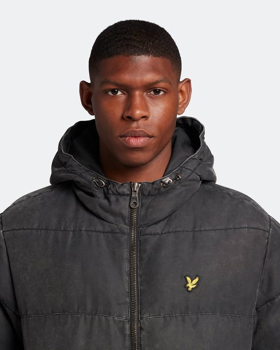 Lyle & Scott gewassen gewatteerd jack in zwart - Image 4