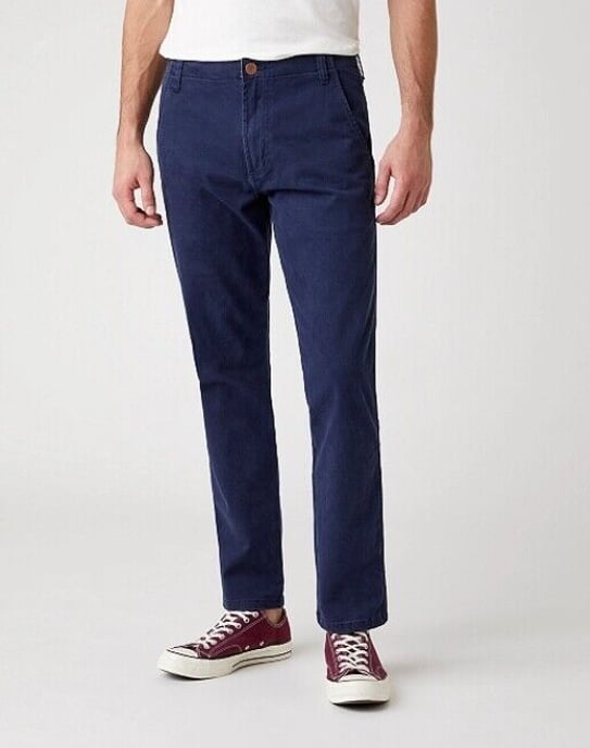 GB - Wrangler - CASEY JONES CHINO DARK SAPPHIRE - Image 1