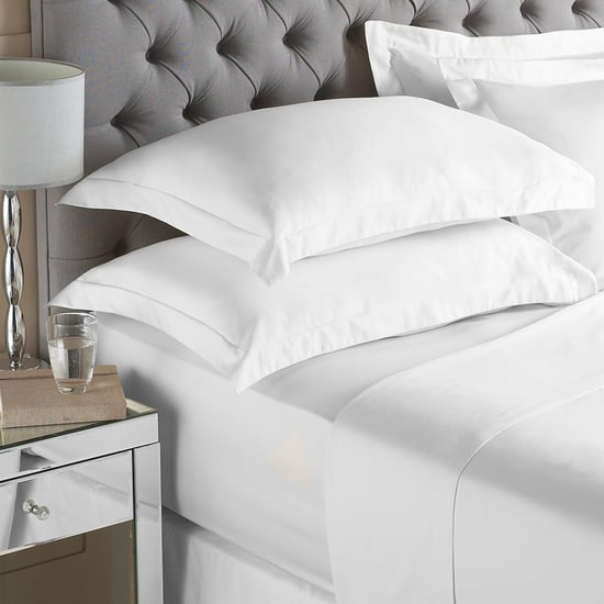 200 Thread Count Fitted Sheet - Image 1