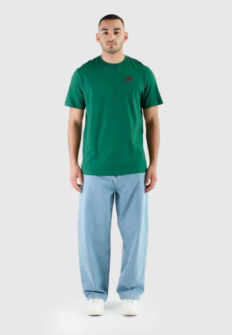 Nike Sportswear Club Heren T Shirt in Groen - Image 4