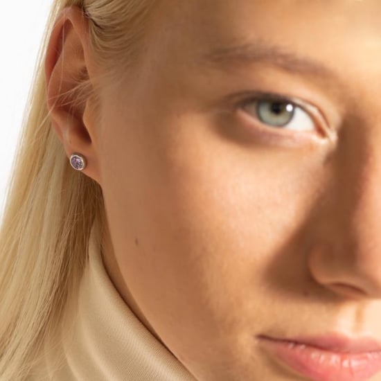 Luxenter Essential-örhängen i 925 sterling silver och ametistzirkonia med rodiumpläterad yta - Image 2