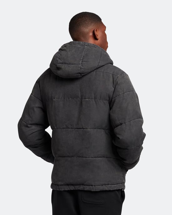 Lyle & Scott gewassen gewatteerd jack in zwart - Image 3
