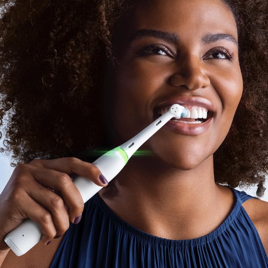 Oral-B iO4 Electric Toothbrush with Toothbrush Head & Travel Case, White - Image 5