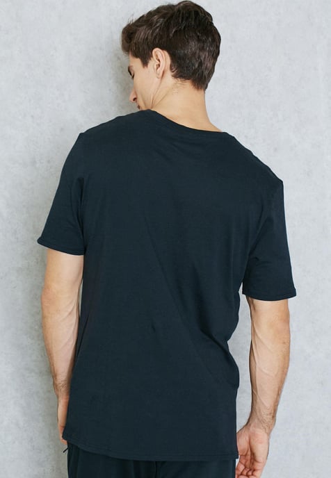 Nike Geborduurd Futura T Shirt in Zwart & Zilver Logo - Image 2
