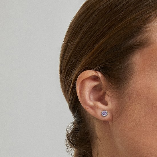 Luxenter Essential-örhängen i 925 sterling silver och ametistzirkonia med rodiumpläterad yta - Image 3