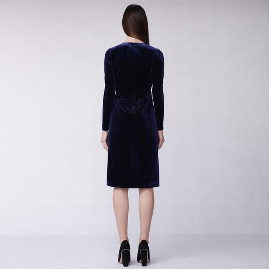 Lace neckline velvet dress - Image 2