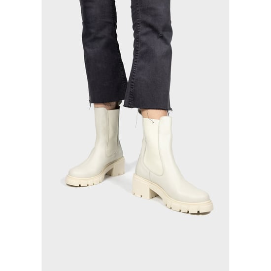 María Barceló Chelsea Boots in Black