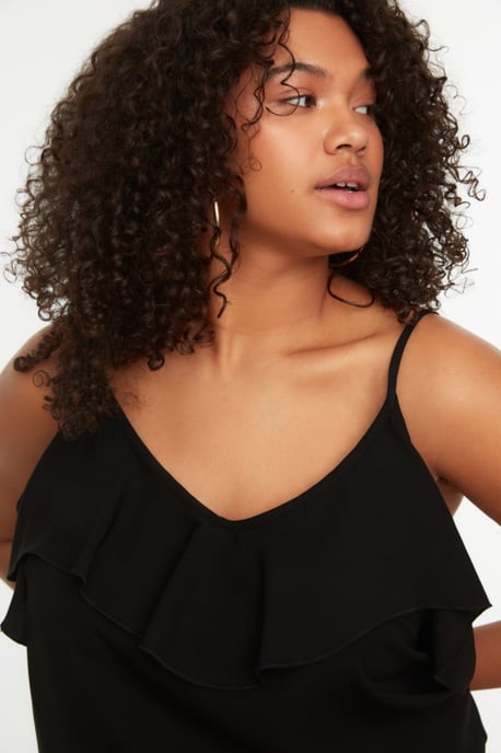Trendyol Dam Spaghetti Band Enkel Plus Size Blus - Image 2