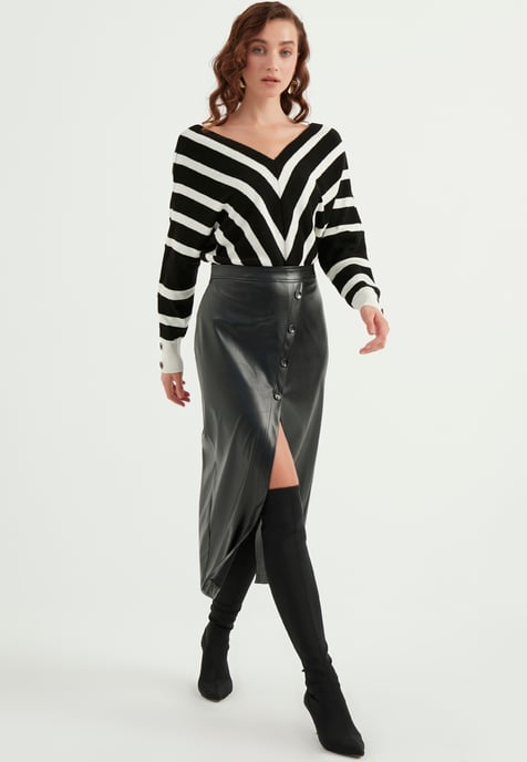 Buttoned Slit Faux Leather Skirt - Image 3