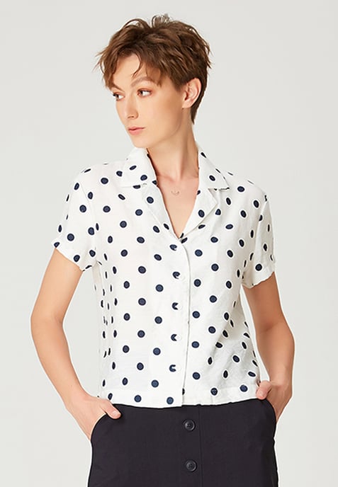 Shirt with short sleeves and polka dot print
