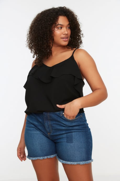 Trendyol Dam Spaghetti Band Enkel Plus Size Blus - Image 4