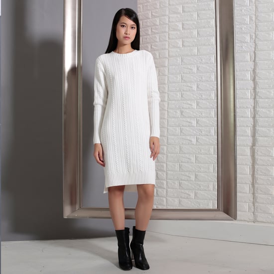 Snörning i ryggen på jumperklänning - Image 3