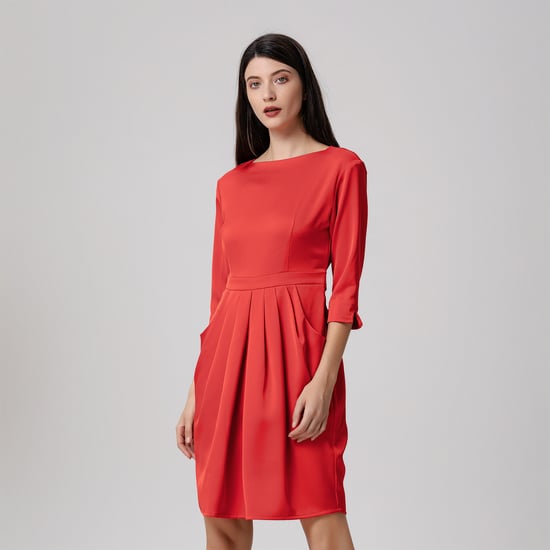 Pegged dress with pleats - Image 1