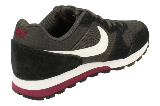 Nike MD Runner 2 Zwarte Schoenen Dames - Image 3