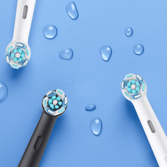 Oral-B iO8 Electric Toothbrush + Travel Case - Image 4