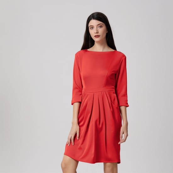 Pegged dress with pleats - Image 2