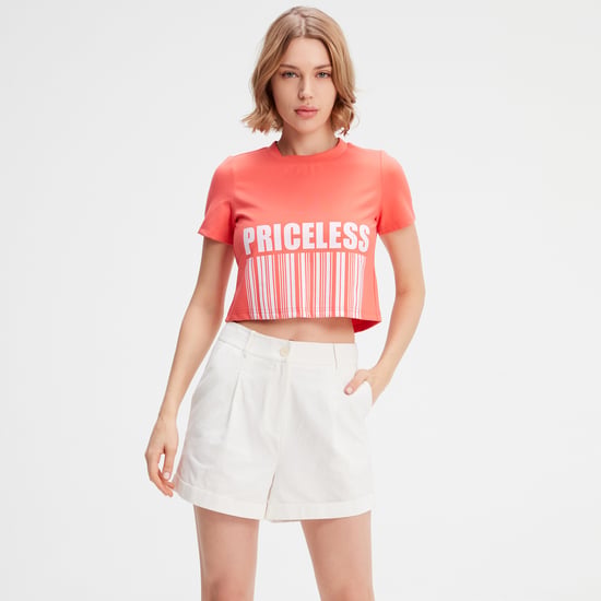 Crop t-shirt med Typo-tryck - Image 3
