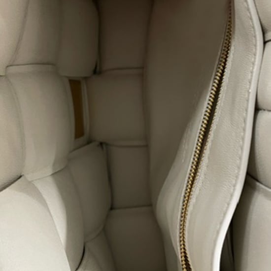 Bottega Veneta Padded Cassette-väska i vit lammskinn - Image 5