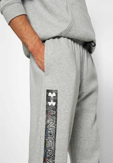 Under Armour Rivel grafisch trainingspak voor heren in grijs - Image 6