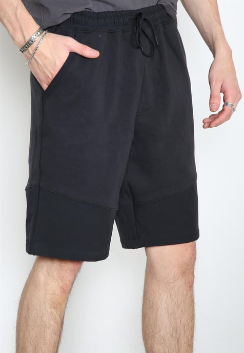 Under Armour Trainingsshort Heren in Zwart - Image 3