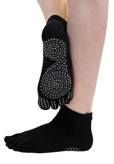TOETOE - Mens & Ladies Yoga / Pilates Anti Slip Moisture Wicking Low Cut Toe Socks - Black - Image 2