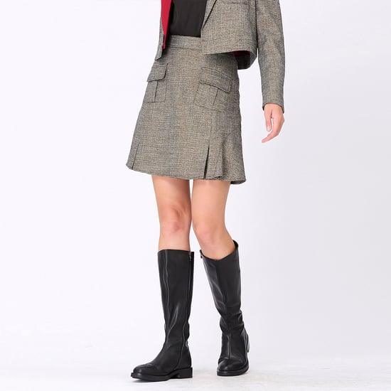 Short skirt with patch pockets and wide ruffle - Image 2