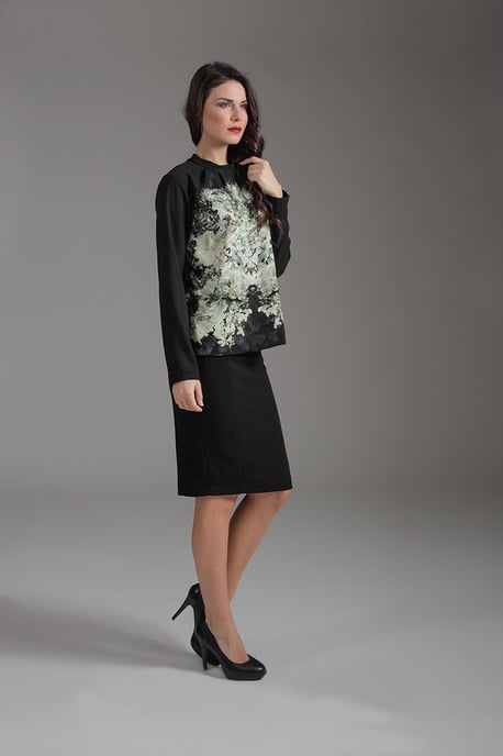 A Figure Flattering Polished Stretch Pencil Skirt