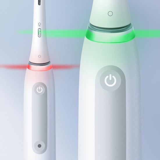Oral-B iO4 Electric Toothbrush with Toothbrush Head & Travel Case, White - Image 4