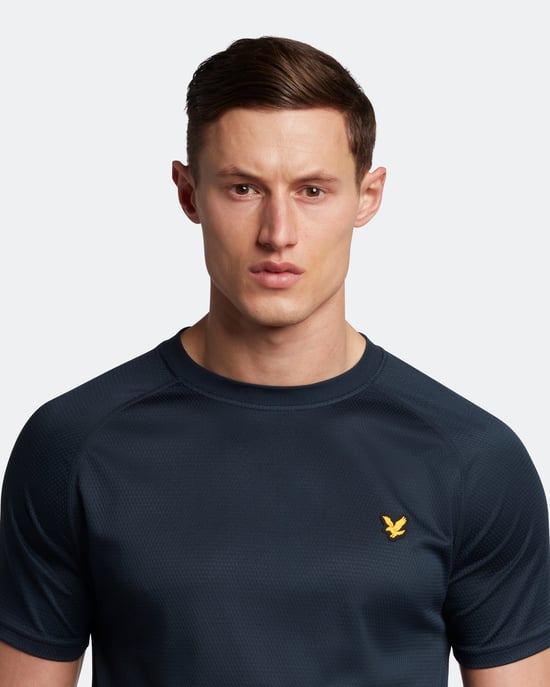 Lyle & Scott Sports Core Raglan T-Shirt in Navy - Image 4