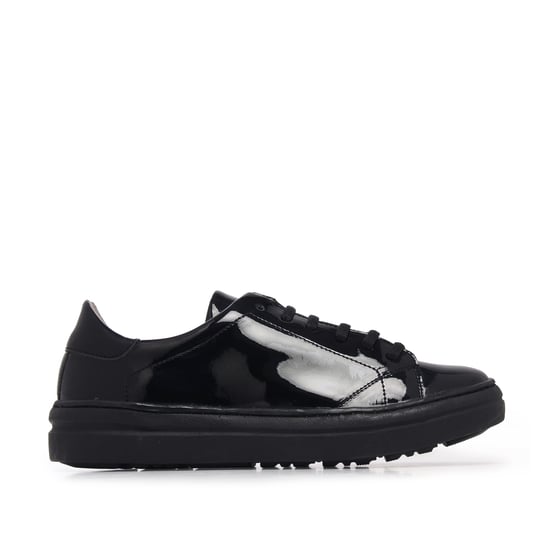 María Barceló Classic Lace-Up Sport Shoes in Black 