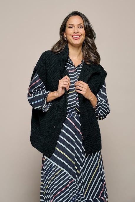 Isra Vest Zwart - Image 1