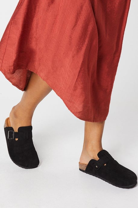 Faith: Habba Closed Toe Footbed Mules