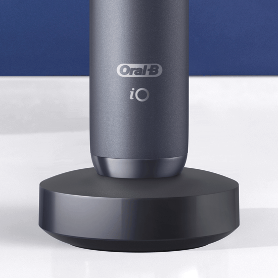 Oral-B iO8 Electric Toothbrush + Travel Case - Image 2