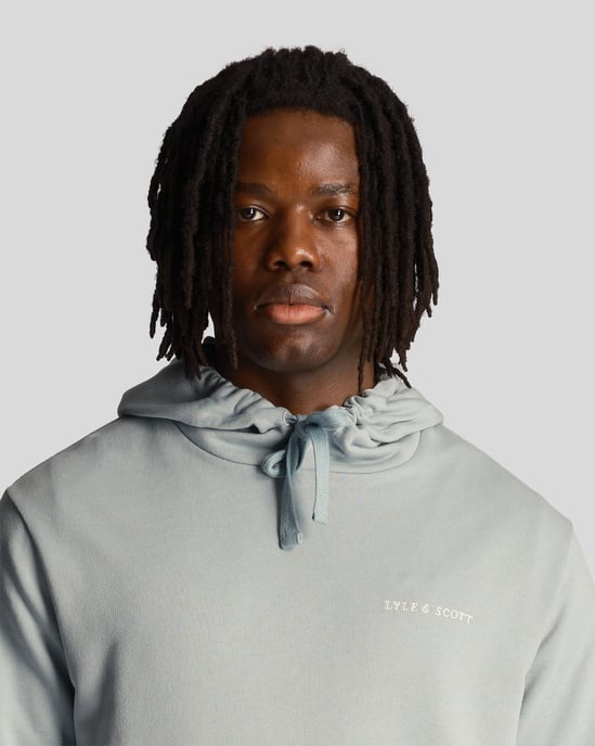 Lyle & Scott Loopback Broderad Hoodie i Blått för män - Image 4