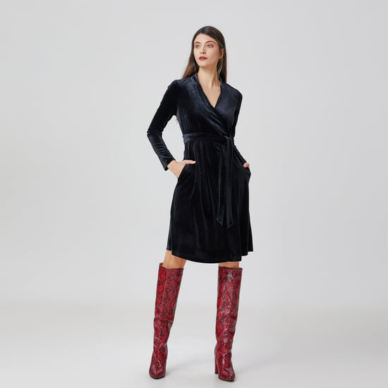 V neckline wrap velvet dress - Image 2