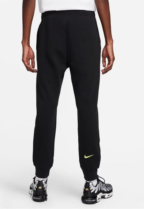 Nike Standard Issue Moto Overhead Tracksuit in Black - Image 6
