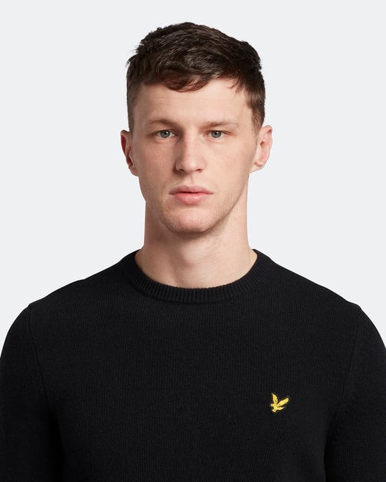 Lyle & Scott Crew Neck Lambswool Jumper in Black - Image 4
