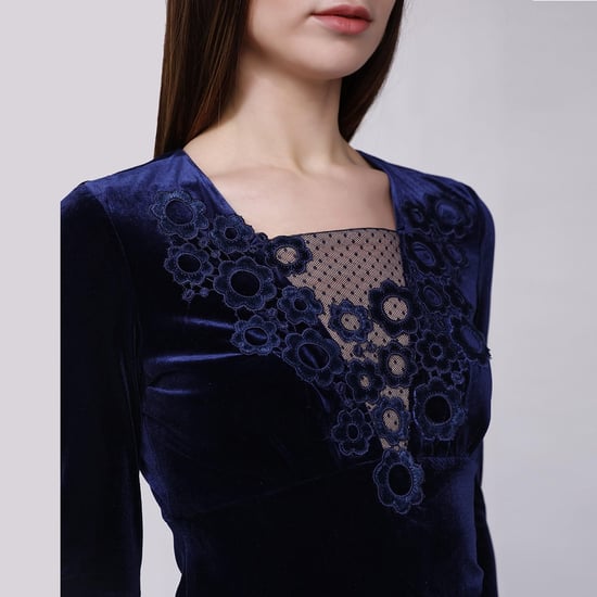 Lace neckline velvet dress - Image 3