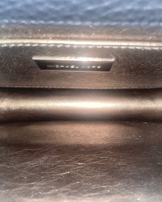 Michael Kors Clutchväska i grönt läder med ormskinnsmönster - Image 5